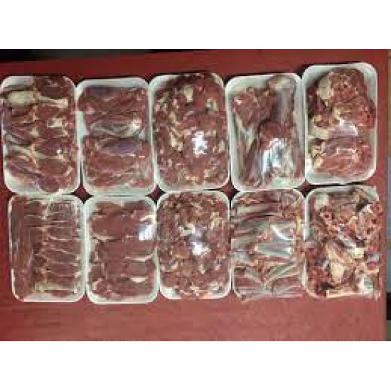 Çeyrek KUZU eti ( 5 kg) ( 1 kg Pirzola,1 kg Kıyma, 1,5kg Kuşbaşı, 0,7kg gerdan, 0,8 kg yemeklik kemik ) Çeyrek KUZU eti ( 5 kg) ( 1 kg Pirzola,1 kg Kıyma, 1,5kg Kuşbaşı, 0,7kg gerdan, 0,8 kg yemeklik kemik )